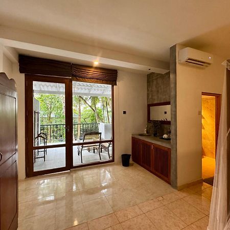 Brinkhouse Guesthouse , Unawatuna Beach Exterior photo