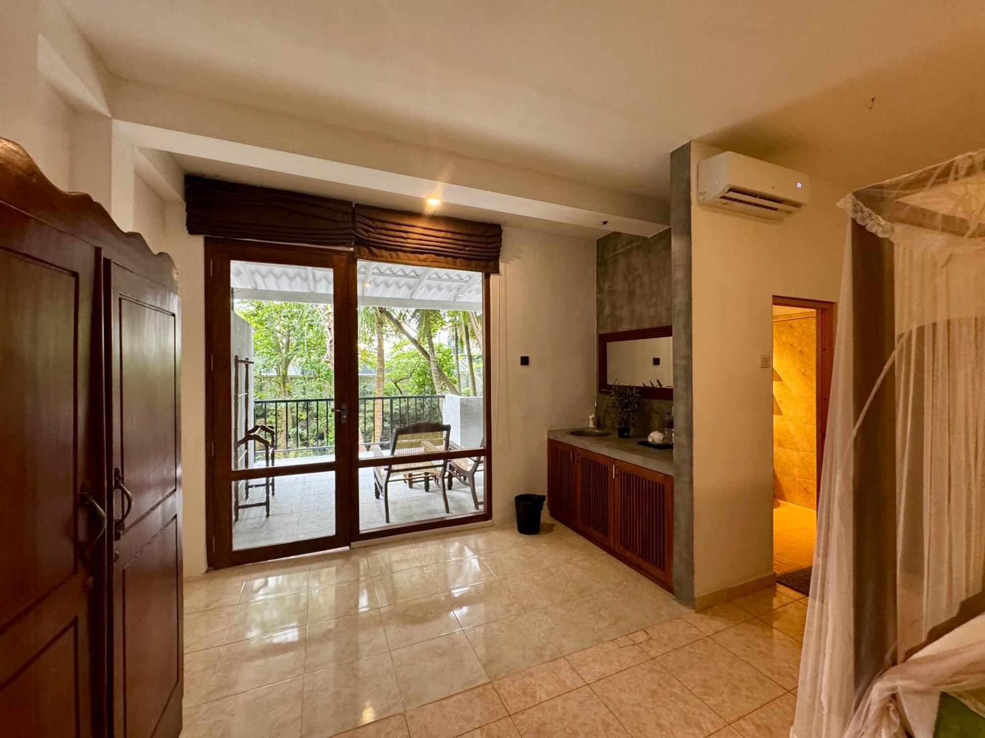 Brinkhouse Guesthouse , Unawatuna Beach Exterior photo