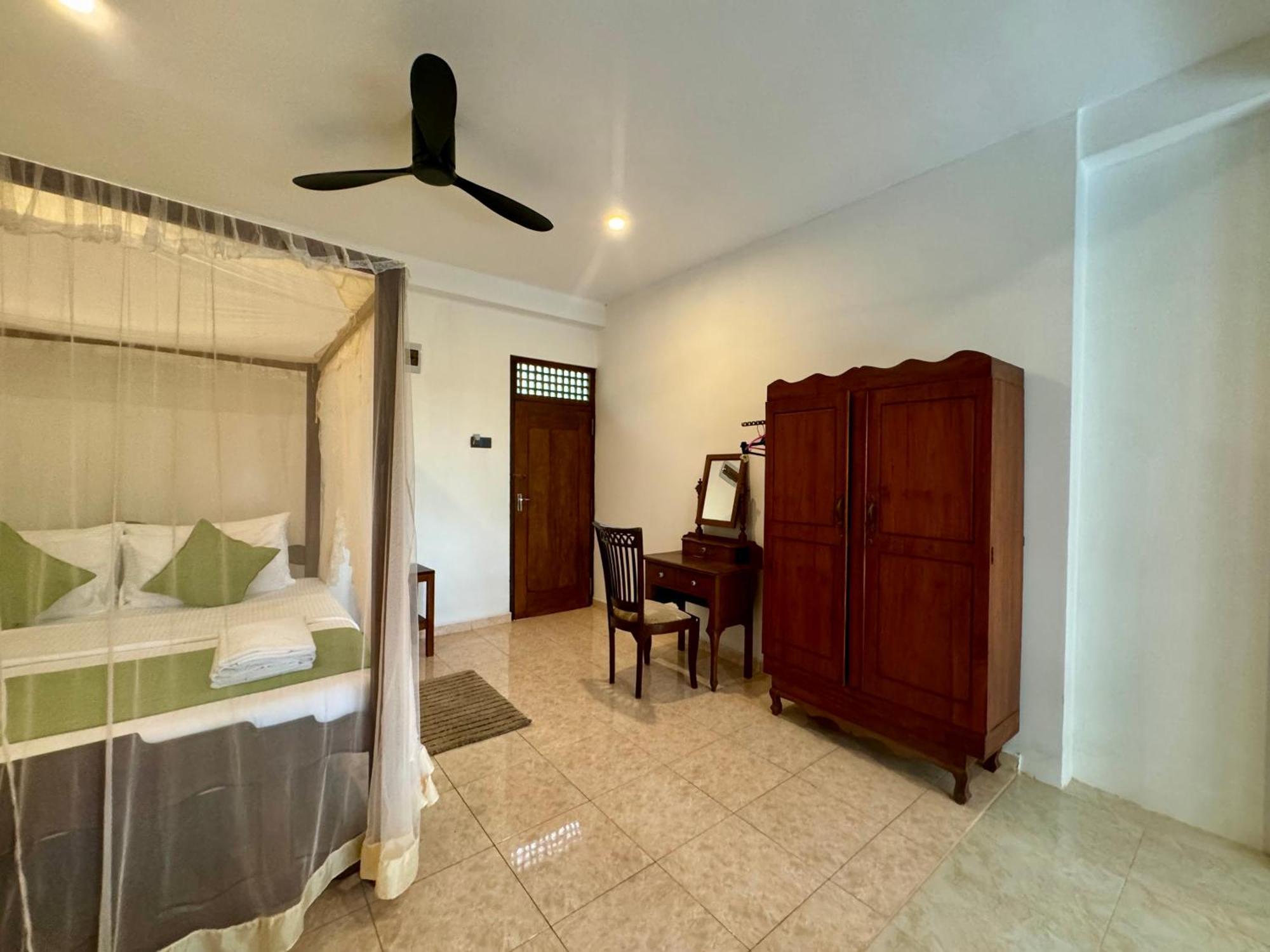 Brinkhouse Guesthouse , Unawatuna Beach Exterior photo