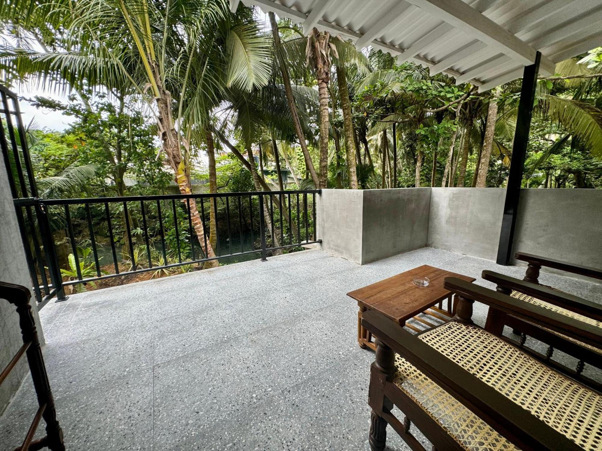 Brinkhouse Guesthouse , Unawatuna Beach Exterior photo