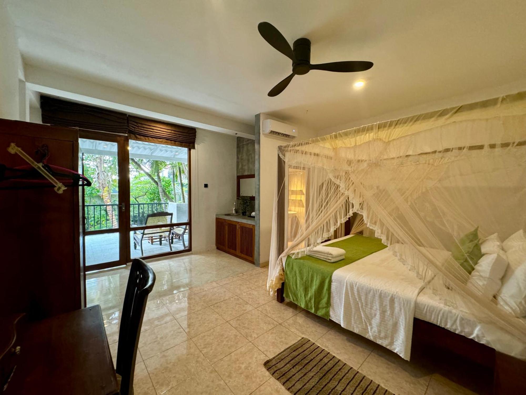 Brinkhouse Guesthouse , Unawatuna Beach Exterior photo
