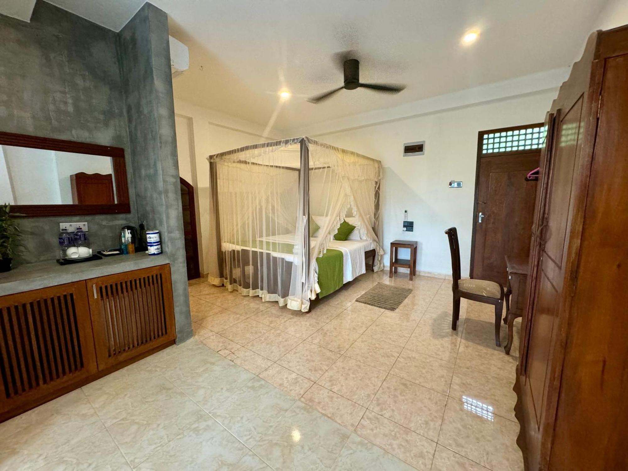 Brinkhouse Guesthouse , Unawatuna Beach Exterior photo