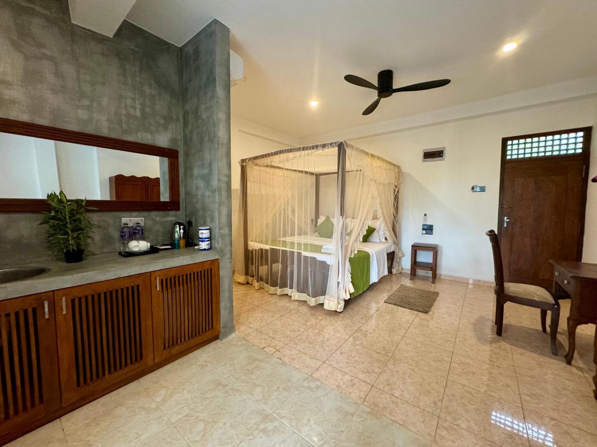 Brinkhouse Guesthouse , Unawatuna Beach Exterior photo