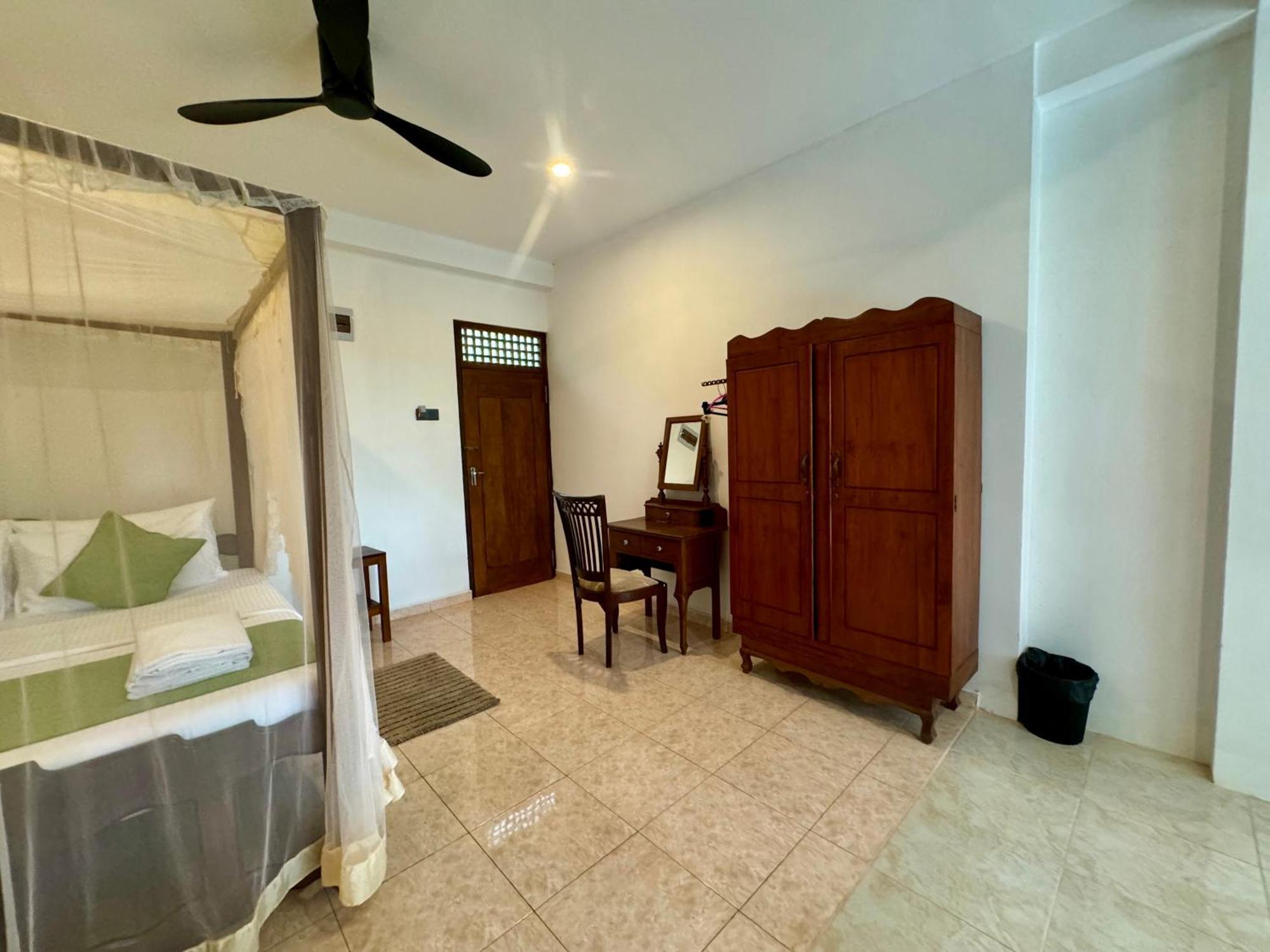 Brinkhouse Guesthouse , Unawatuna Beach Exterior photo