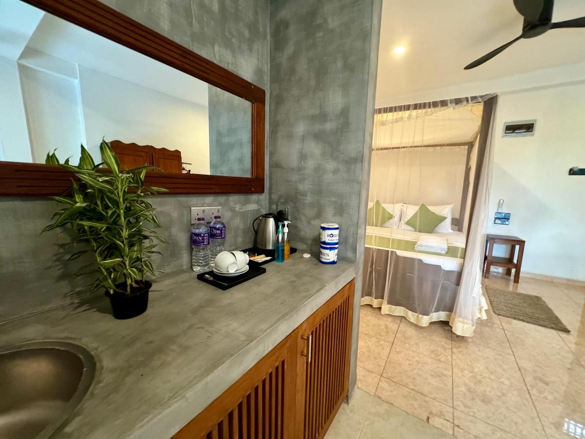 Brinkhouse Guesthouse , Unawatuna Beach Exterior photo