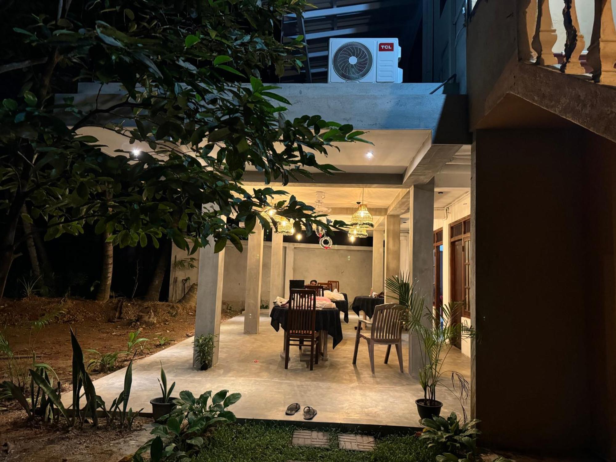 Brinkhouse Guesthouse , Unawatuna Beach Exterior photo